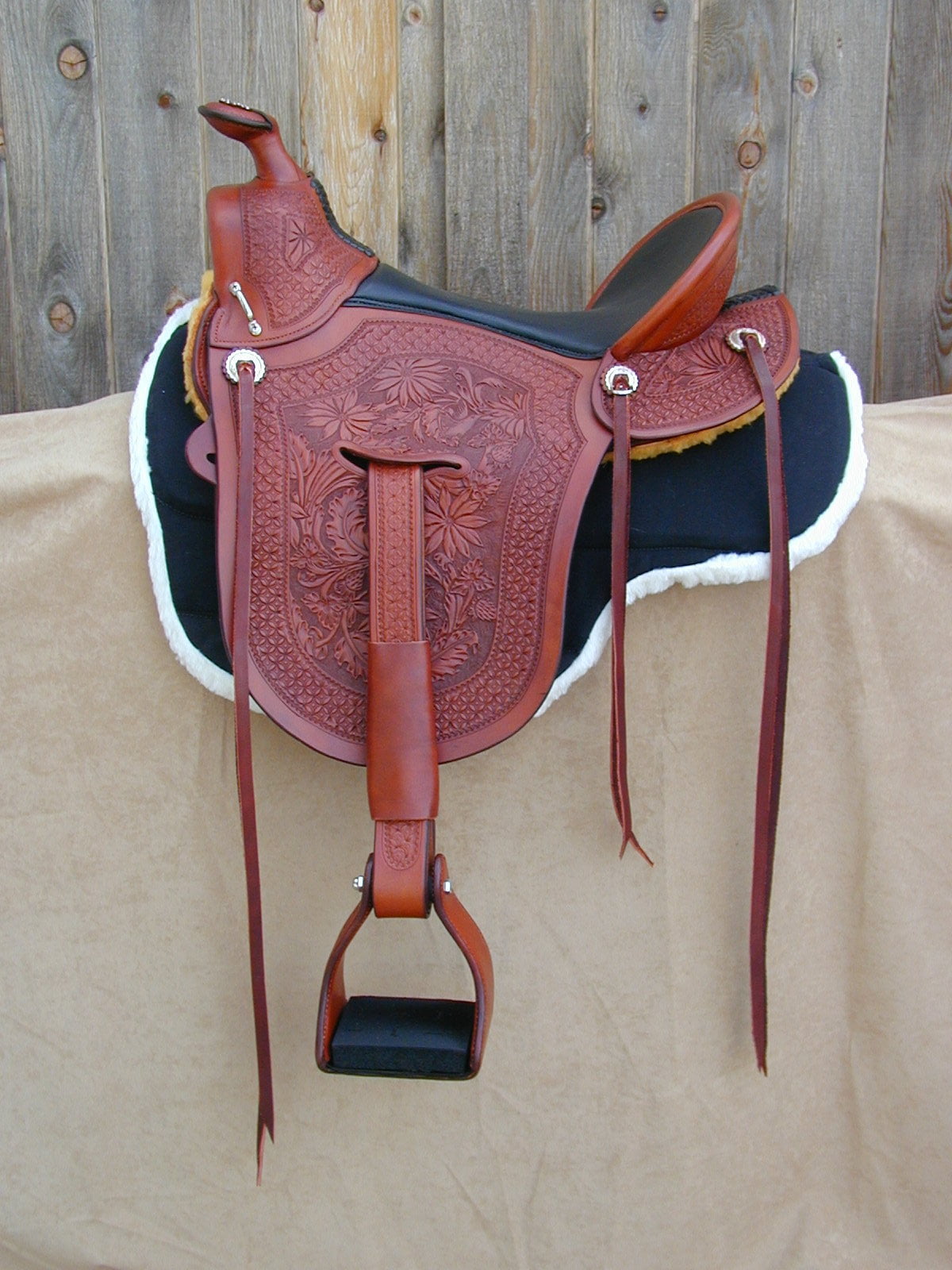 Traditional Hope Saddle